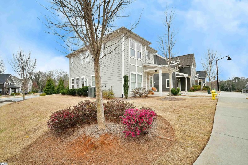 Property image 2 at 22 Greenridge Drive, Greenville, SC 29607