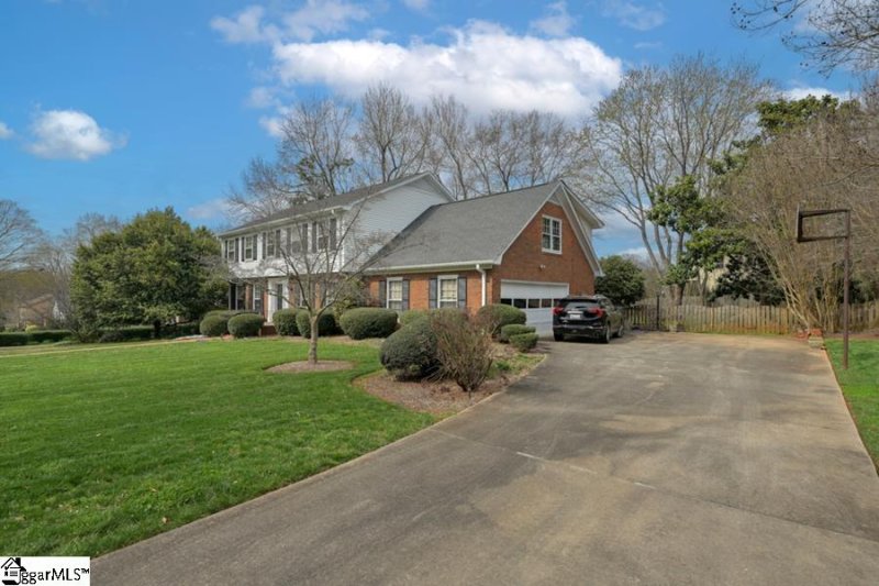 Property image 2 at 13 Meadow Lane, Greenville, SC 29615