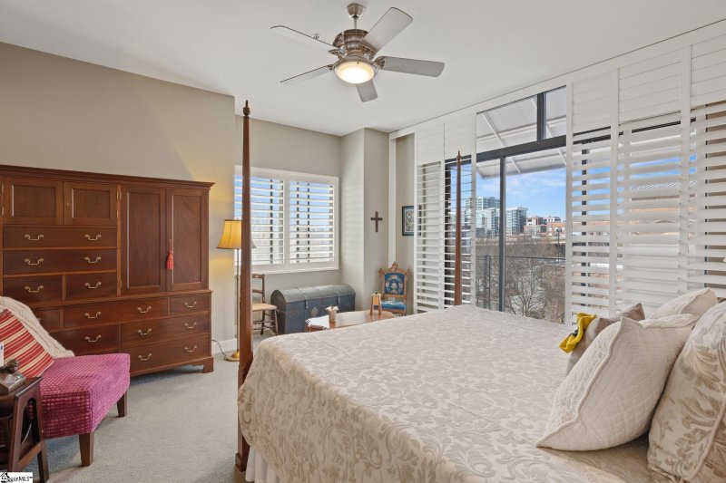 Property image 4 at 500 E McBee Avenue, Greenville, SC 29601