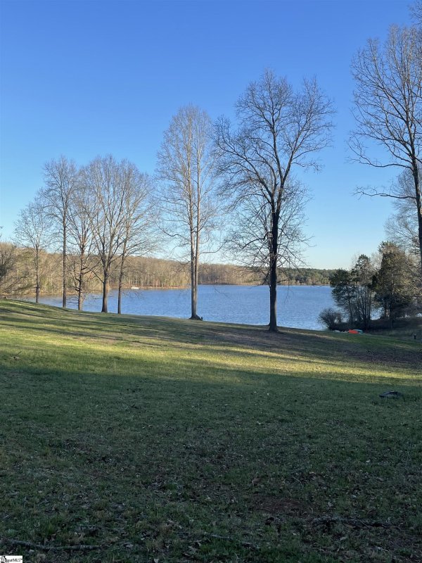 Property image 2 at 104 Bayview Court, Laurens, SC 29360