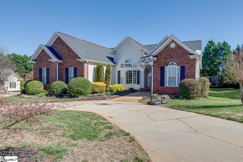 Property image 2 at 411 Meadow Hill Way, Greer, SC 29650