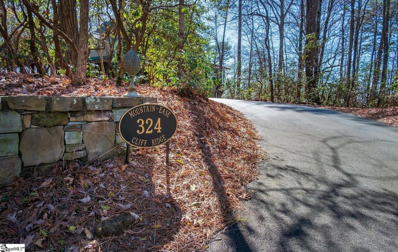 Property image 2 at 324 Cliff Ridge Drive, Cleveland, SC 29635