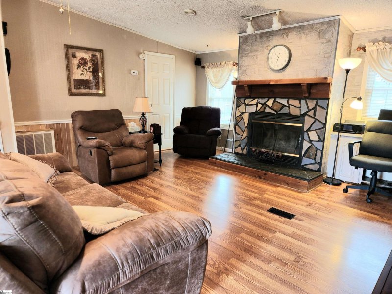 Property image 4 at 105 Montague Lane, Liberty, SC 29657