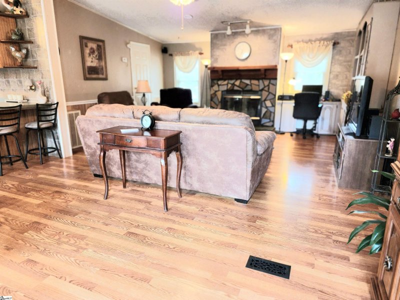 Property image 5 at 105 Montague Lane, Liberty, SC 29657