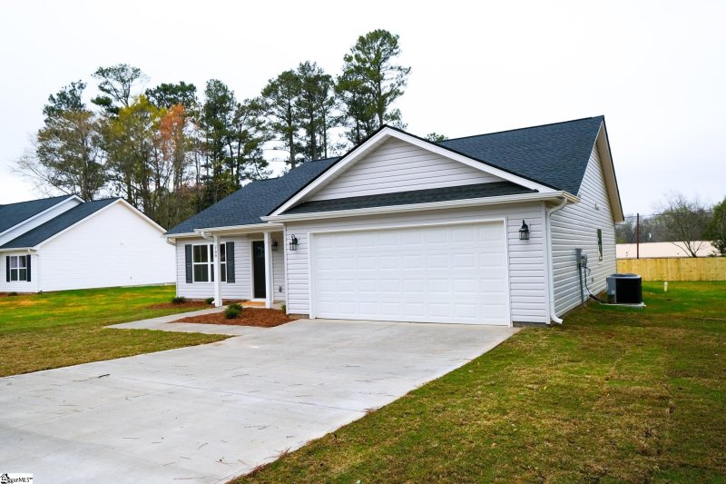 Property image 2 at 700 Leon Drive, Anderson, SC 29621