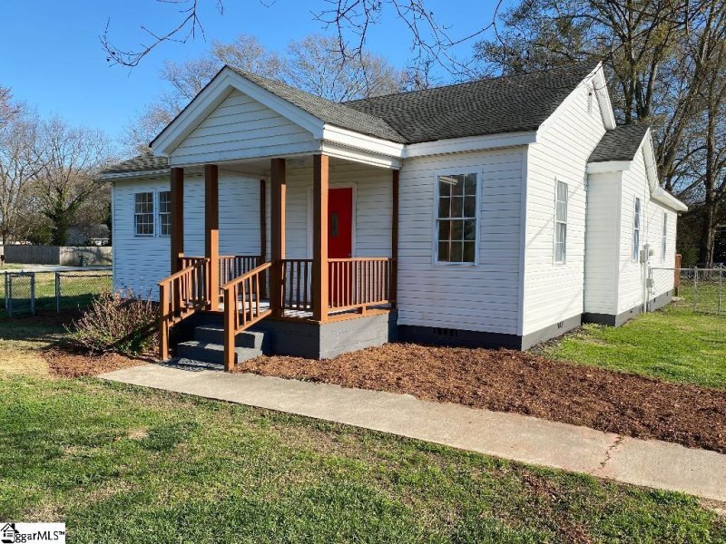 Property image 2 at 916 E Georgia Road, Simpsonville, SC 29681