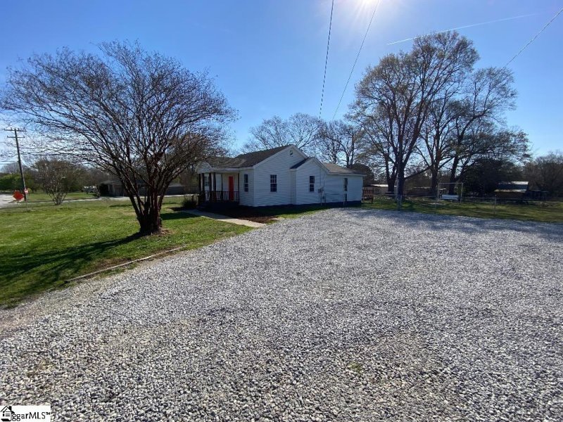 Property image 3 at 916 E Georgia Road, Simpsonville, SC 29681