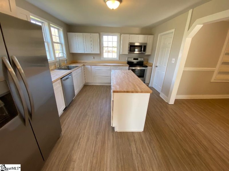 Property image 5 at 916 E Georgia Road, Simpsonville, SC 29681