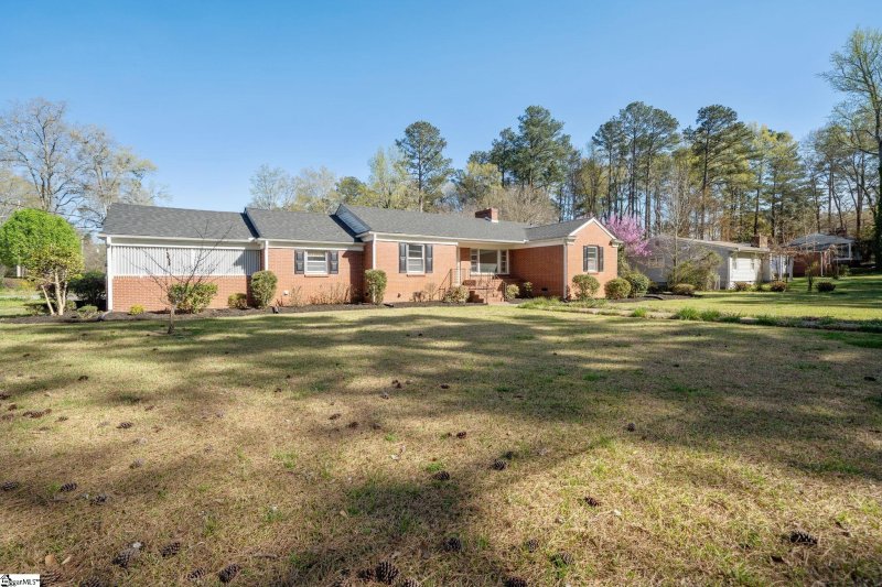 Property image 2 at 501 Cedar Street, Clinton, SC 29325