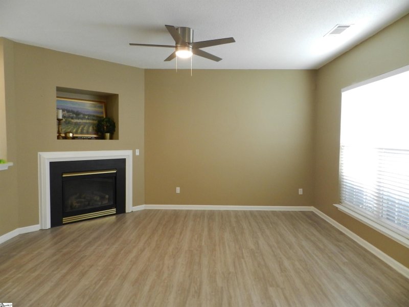 Property image 4 at 8 Sunfield Court, Greer, SC 29650
