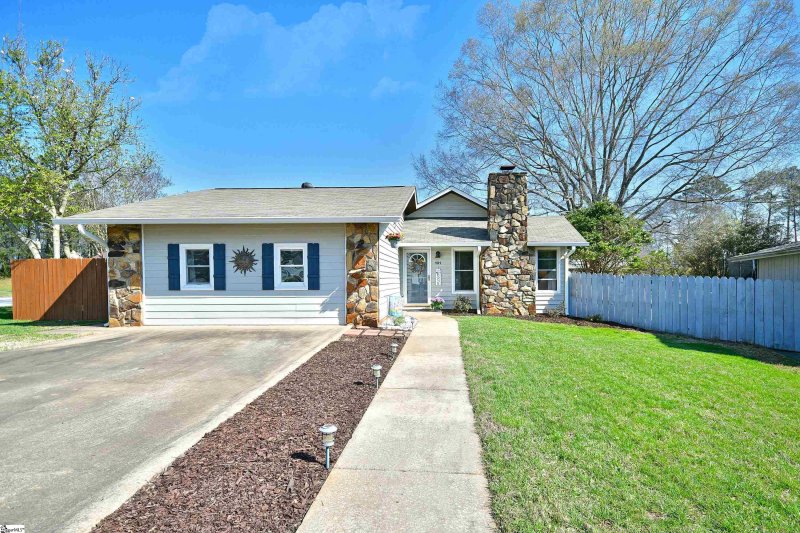 Property image 2 at 101 Garden Court, Easley, SC 29642