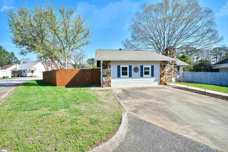 Property image 3 at 101 Garden Court, Easley, SC 29642