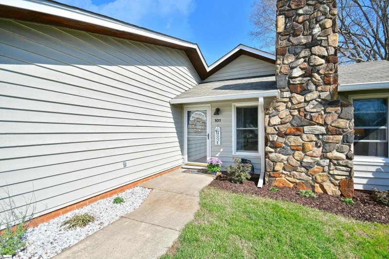 Property image 4 at 101 Garden Court, Easley, SC 29642