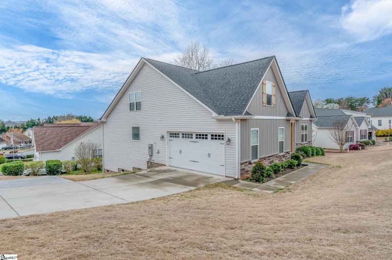 Property image 2 at 226 Stone River Way, Taylors, SC 29687