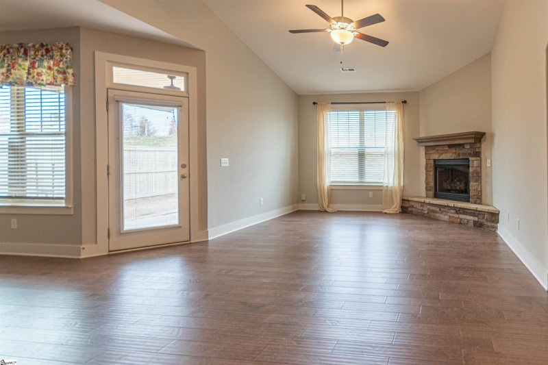Property image 4 at 11 BISHOP LAKE Way, Taylors, SC 29687