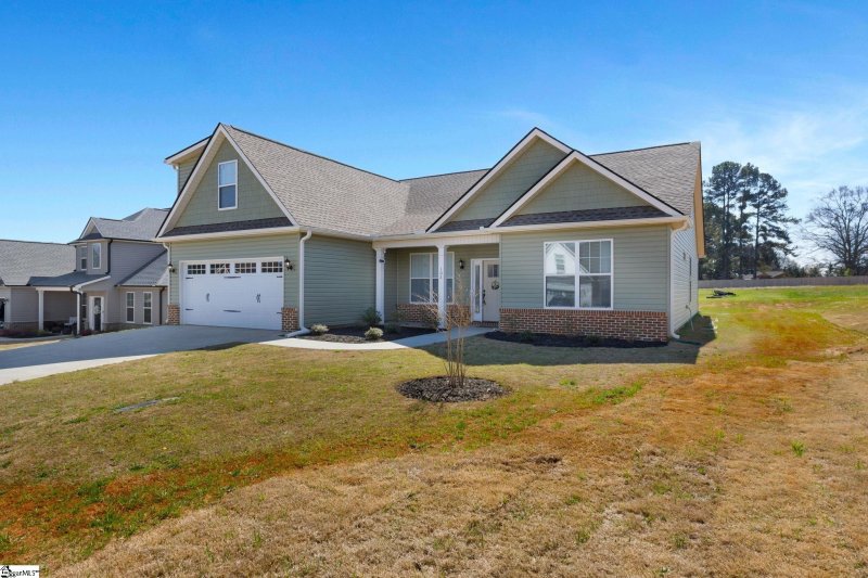 Property image 2 at 102 Carolina Drive, Piedmont, SC 29673