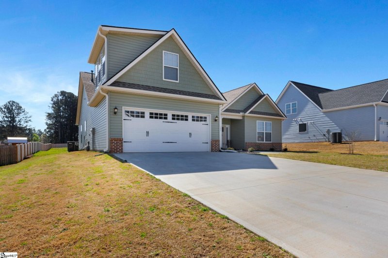 Property image 3 at 102 Carolina Drive, Piedmont, SC 29673