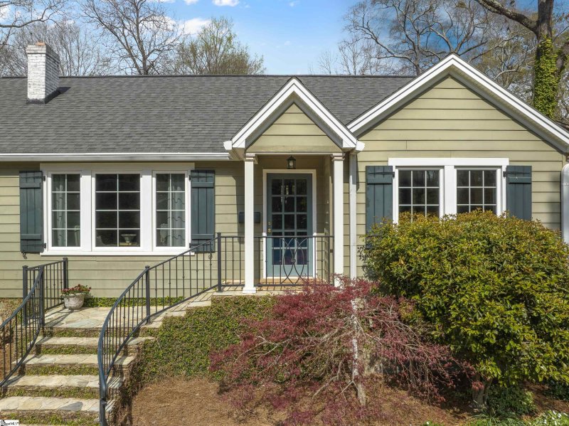 Property image 2 at 19 Rock Creek Drive, Greenville, SC 29605