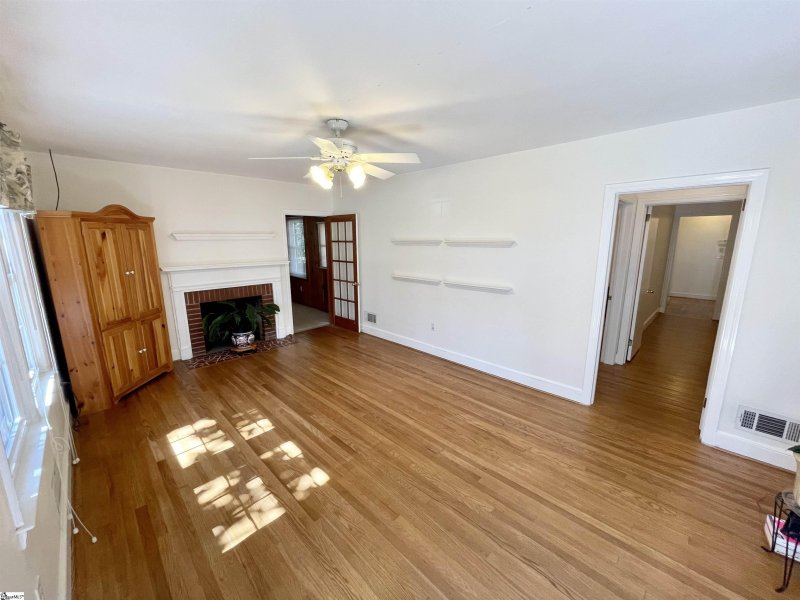 Property image 4 at 104 W Walnut Street, Clinton, SC 29325