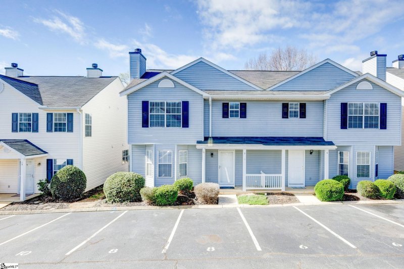 8 Hammett Grove Lane