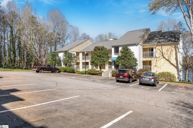 Property image 2 at 805 Northlake Drive, Anderson, SC 29625-5314