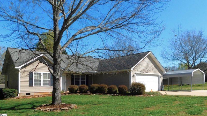 Property image 3 at 102 Viking Drive, Greer, SC 29651