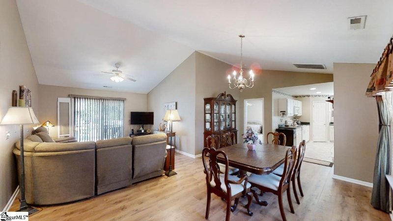 Property image 4 at 102 Viking Drive, Greer, SC 29651