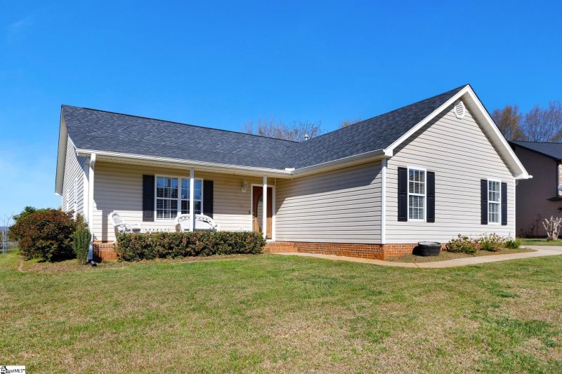 Property image 2 at 117 Meadow Hill Way, Taylors, SC 29687