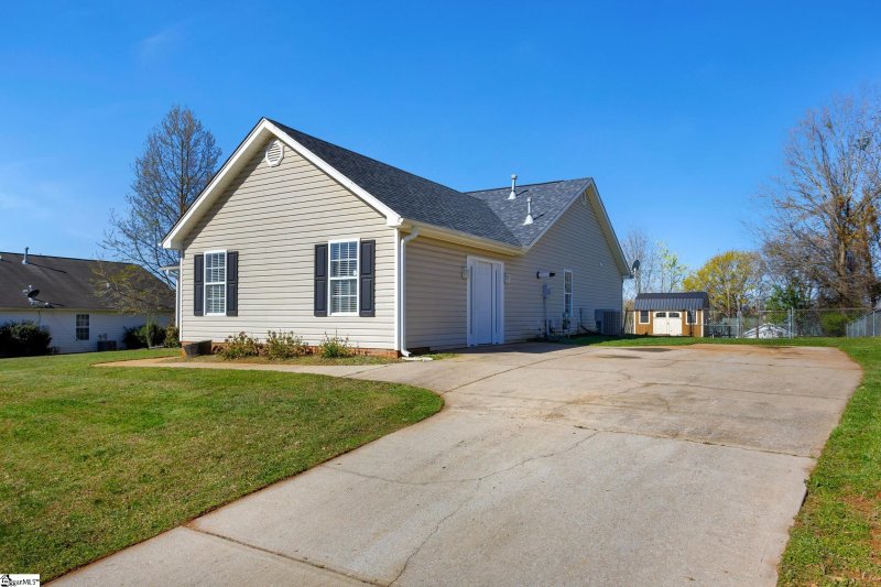 Property image 3 at 117 Meadow Hill Way, Taylors, SC 29687