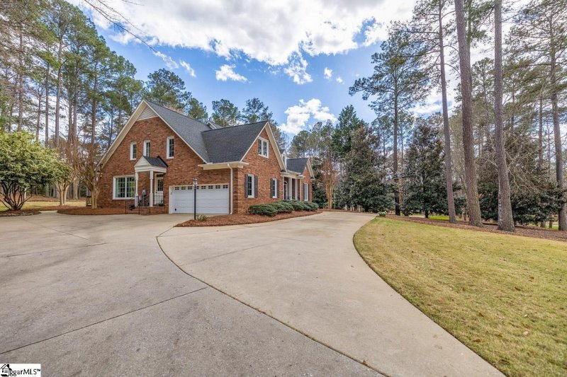 Property image 2 at 301 Mossycup Oak Court, Spartanburg, SC 29306