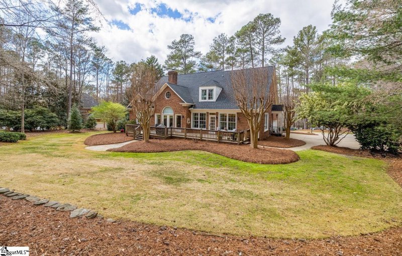 Property image 3 at 301 Mossycup Oak Court, Spartanburg, SC 29306