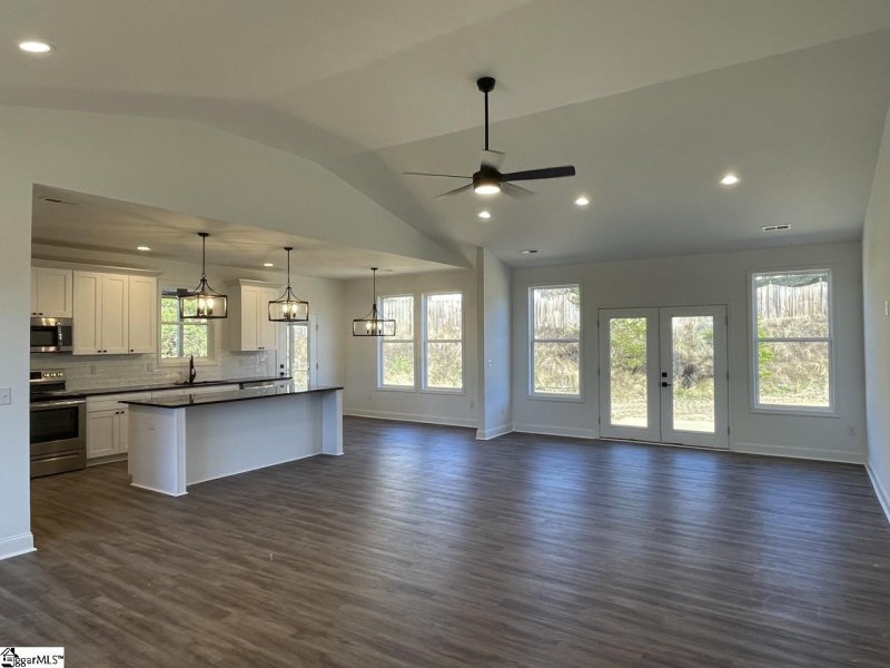 Property image 3 at 720 Rockcliff Street, Greenville, SC 29617