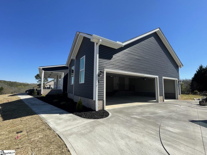 Property image 2 at 405 Winding Brook Court, Greenville, SC 29617