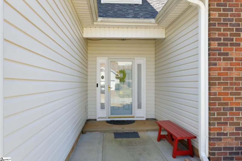 Property image 2 at 10 Hollander Drive, Taylors, SC 29687