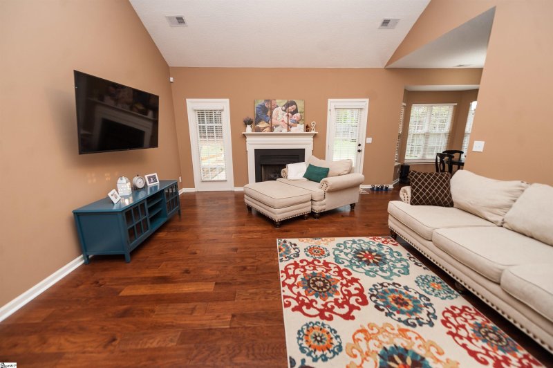 Property image 2 at 413 N Sweetwater Hills Drive, Moore, SC 29369