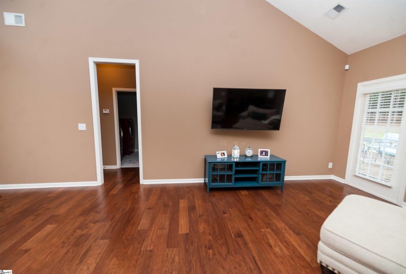 Property image 4 at 413 N Sweetwater Hills Drive, Moore, SC 29369