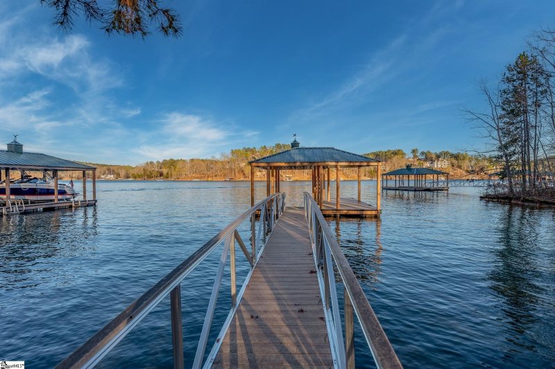 Property image 2 at 101 Sailview Court, Six Mile, SC 29682