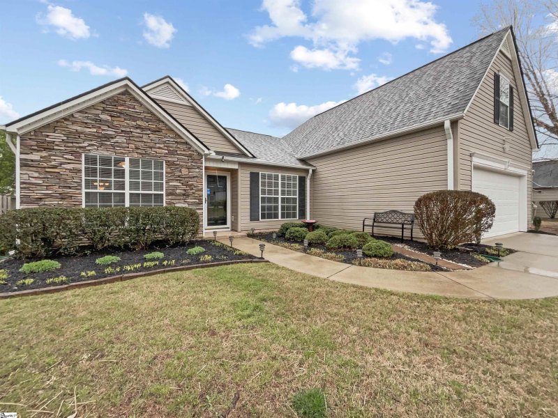 Property image 2 at 415 Hamilton Parkway, Easley, SC 29642