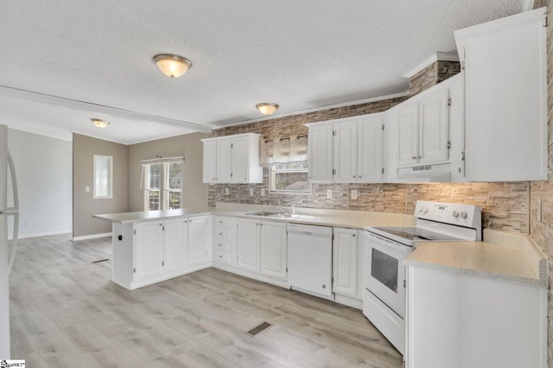 Property image 4 at 304 Walnut Crest Court, Fountain Inn, SC 29644