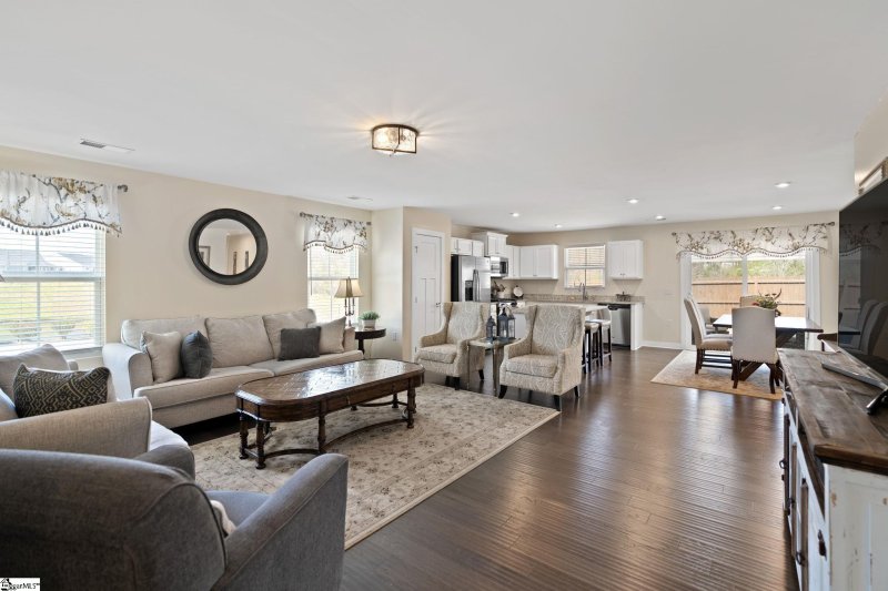 Property image 3 at 201 Fairmeadow Way, Greenville, SC 29617