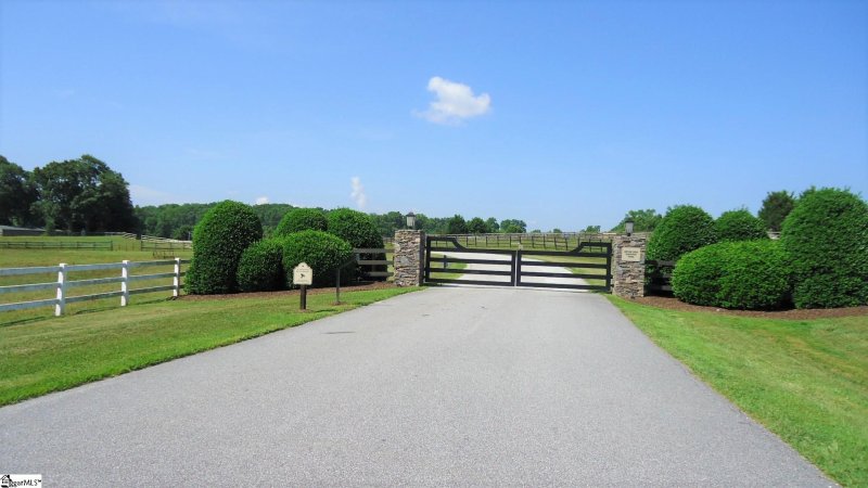 Property image 2 at 150 Hunter Hack Trail, Campobello, SC 29322