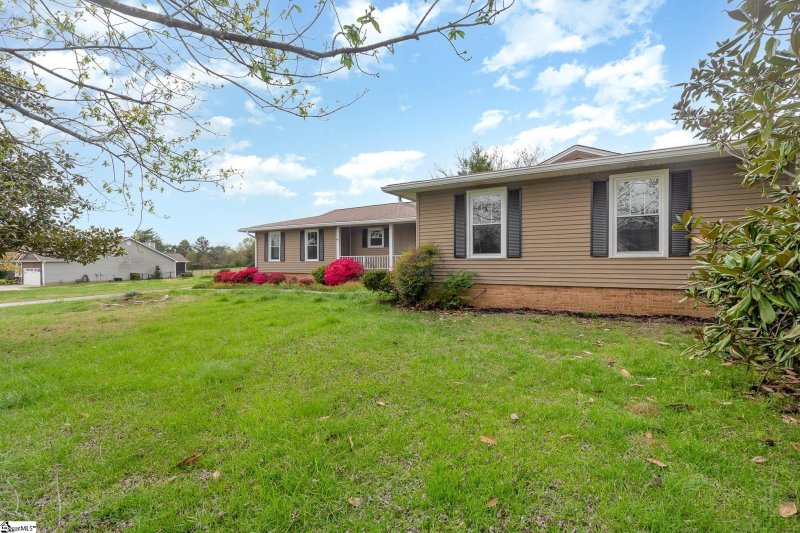 Property image 3 at 1610 Scuffletown Road, Fountain Inn, SC 29644