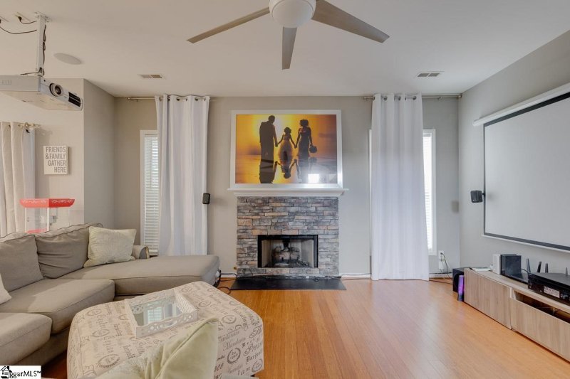 Property image 5 at 3 Breezewood Court, Greenville, SC 29607