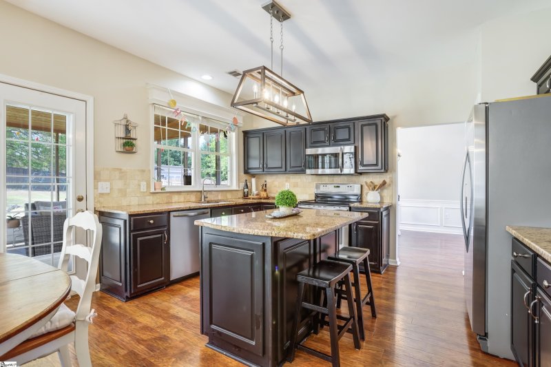 Property image 2 at 100 Collingsworth Lane, Greenville, SC 29615