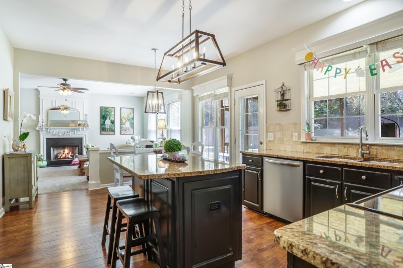 Property image 3 at 100 Collingsworth Lane, Greenville, SC 29615