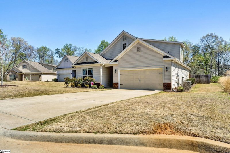 Property image 3 at 966 Deepwood Court, Boiling Springs, SC 29316