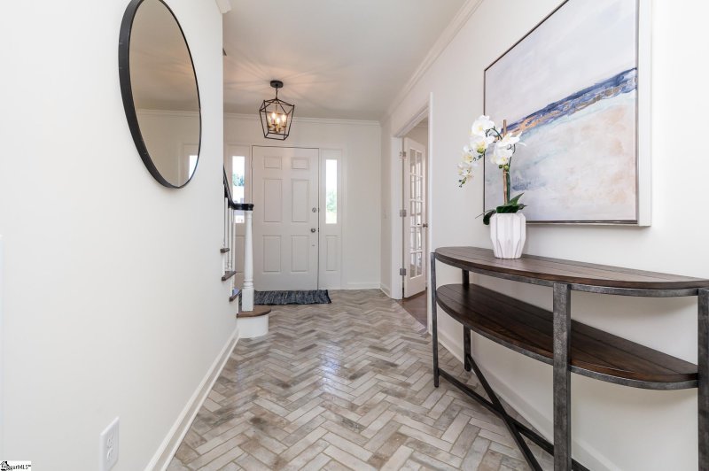 Property image 4 at 108 W Queen Ann Road, Greenville, SC 29615