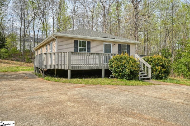 Property image 2 at 29 Lee Way, Taylors, SC 29687
