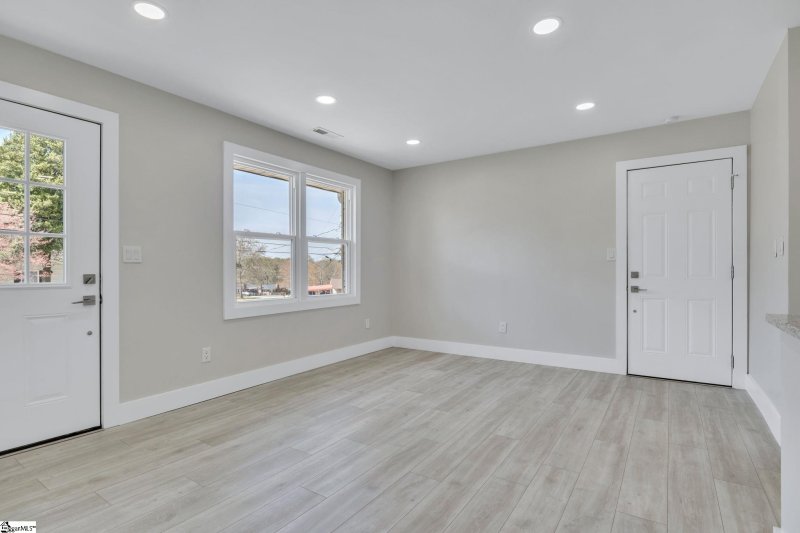 Property image 4 at 116 E Belvedere Road, Greenville, SC 29605