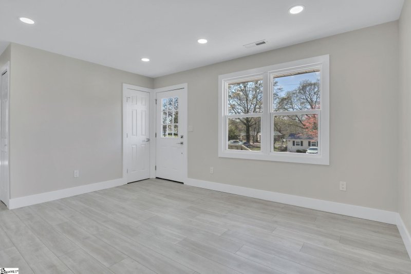 Property image 5 at 116 E Belvedere Road, Greenville, SC 29605